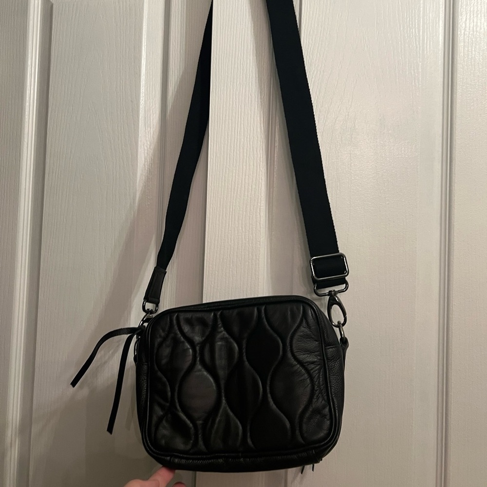 Roots Leather Black Quilted Crossbody Bag. Excellent Condition.